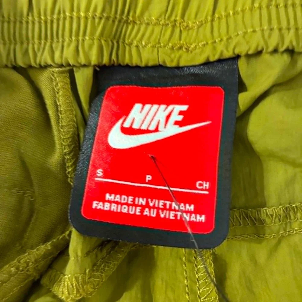 Nike Woven Tapered Pants Mens Small Green Sportswear Joggers CU4483-395